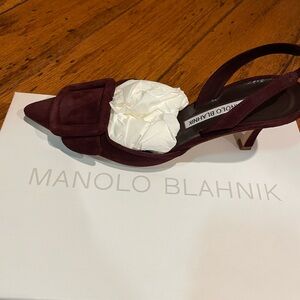 In excellent condition Manolo Blahnik sling back in suede burgundy color